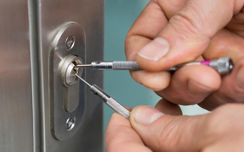 changer un barillet de porte d'entrée Bouc-Bel-Air